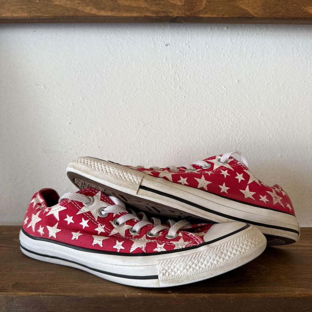 Converse Womens Size 9 Chuck Taylor All Star‎ Red Star Print Sneakers
